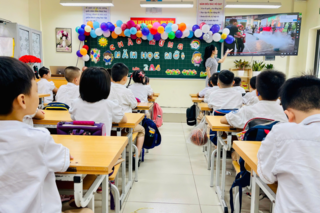 <a href="/tin-tuc-su-kien/hoat-dong-ngoai-gio-len-lop" title="Hoạt động ngoài giờ lên lớp" rel="dofollow">Hoạt động ngoài giờ lên lớp</a>